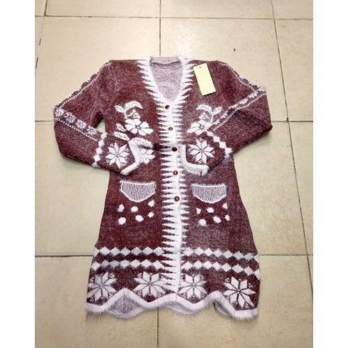 Sweater color : Brown